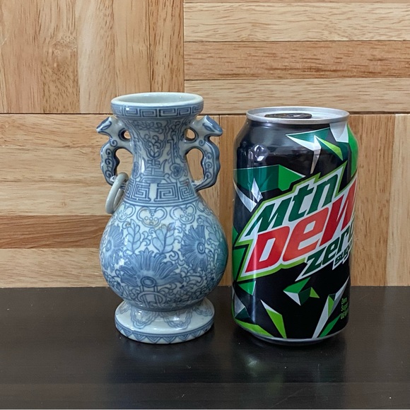 Vintage Asian Blue/White Ceramic Porcelain 5.25” Vase - Picture 9 of 15